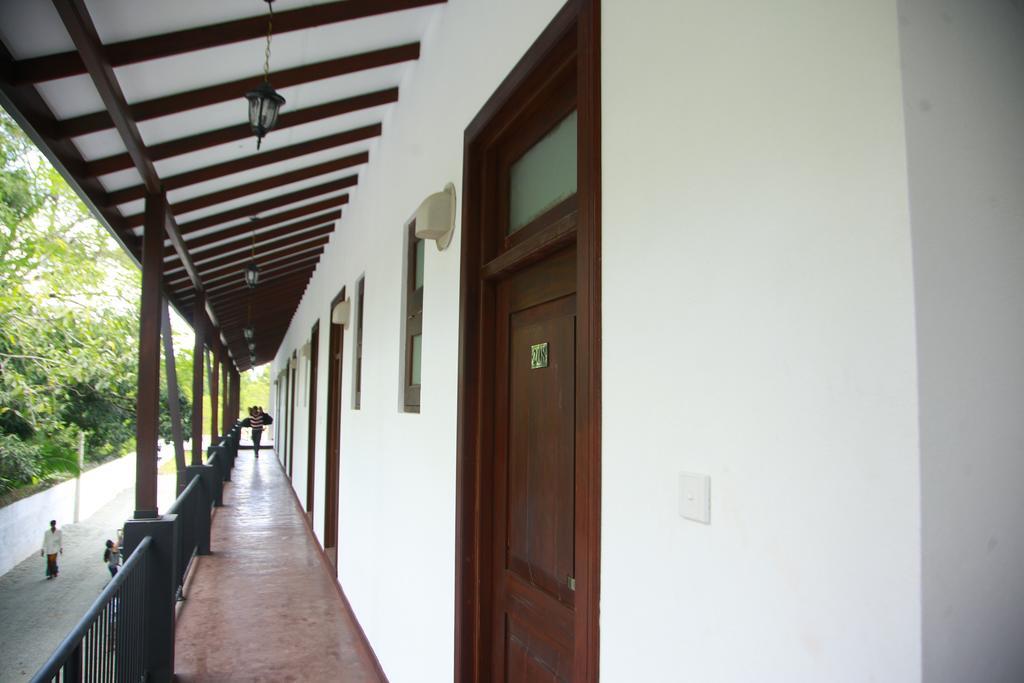 Samwill Holiday Resort Kataragama Esterno foto