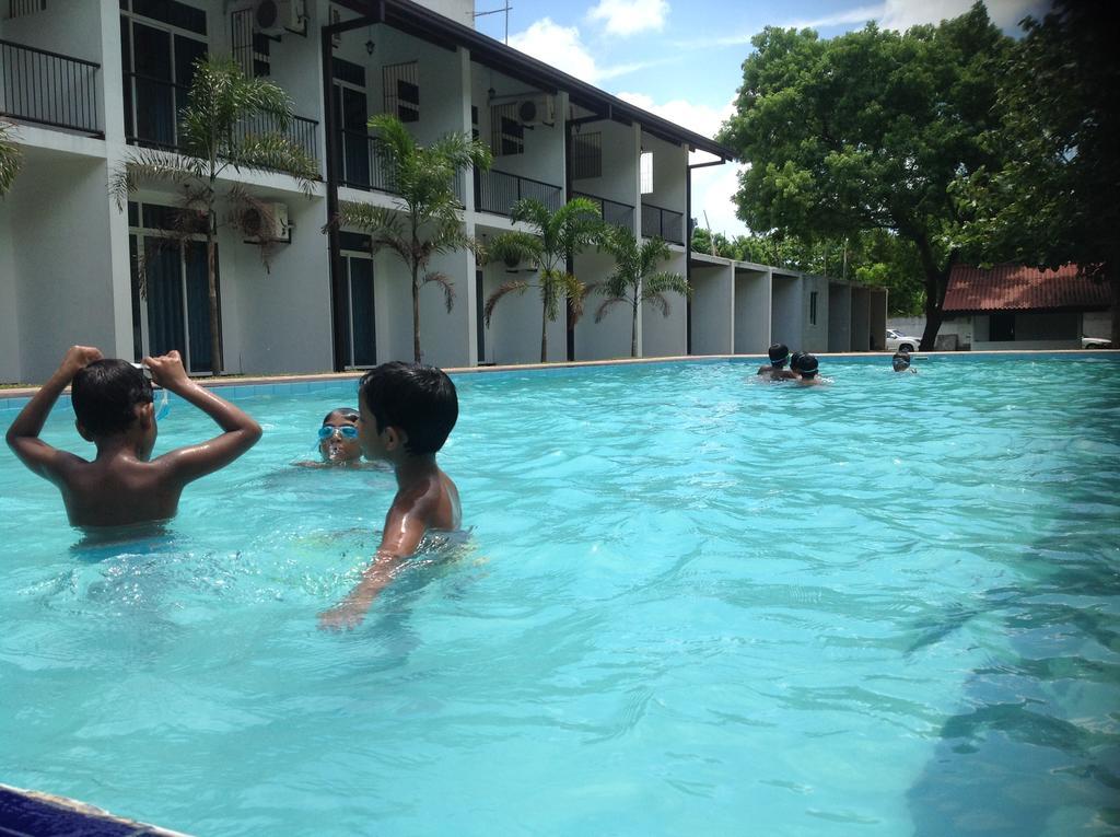 Samwill Holiday Resort Kataragama Esterno foto