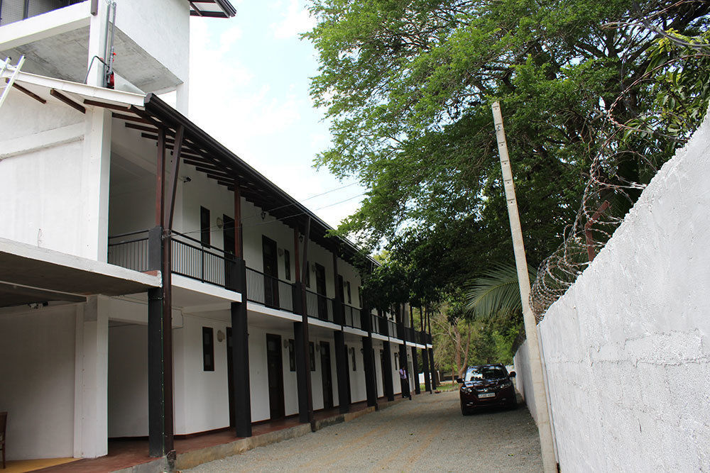 Samwill Holiday Resort Kataragama Esterno foto