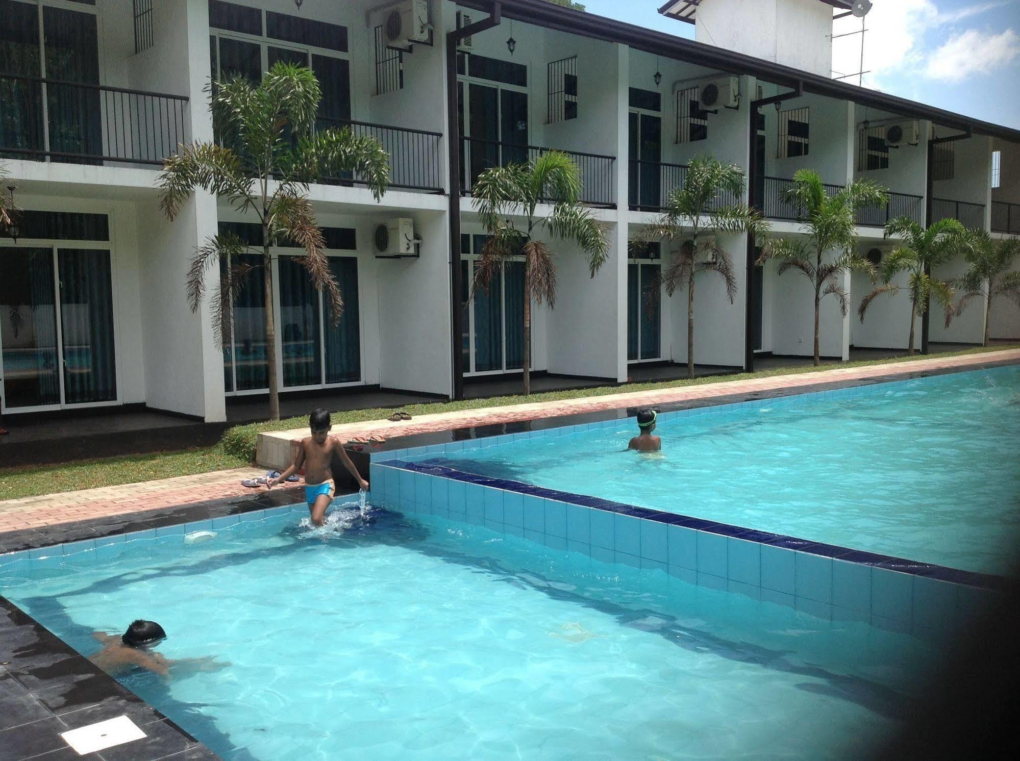 Samwill Holiday Resort Kataragama Esterno foto