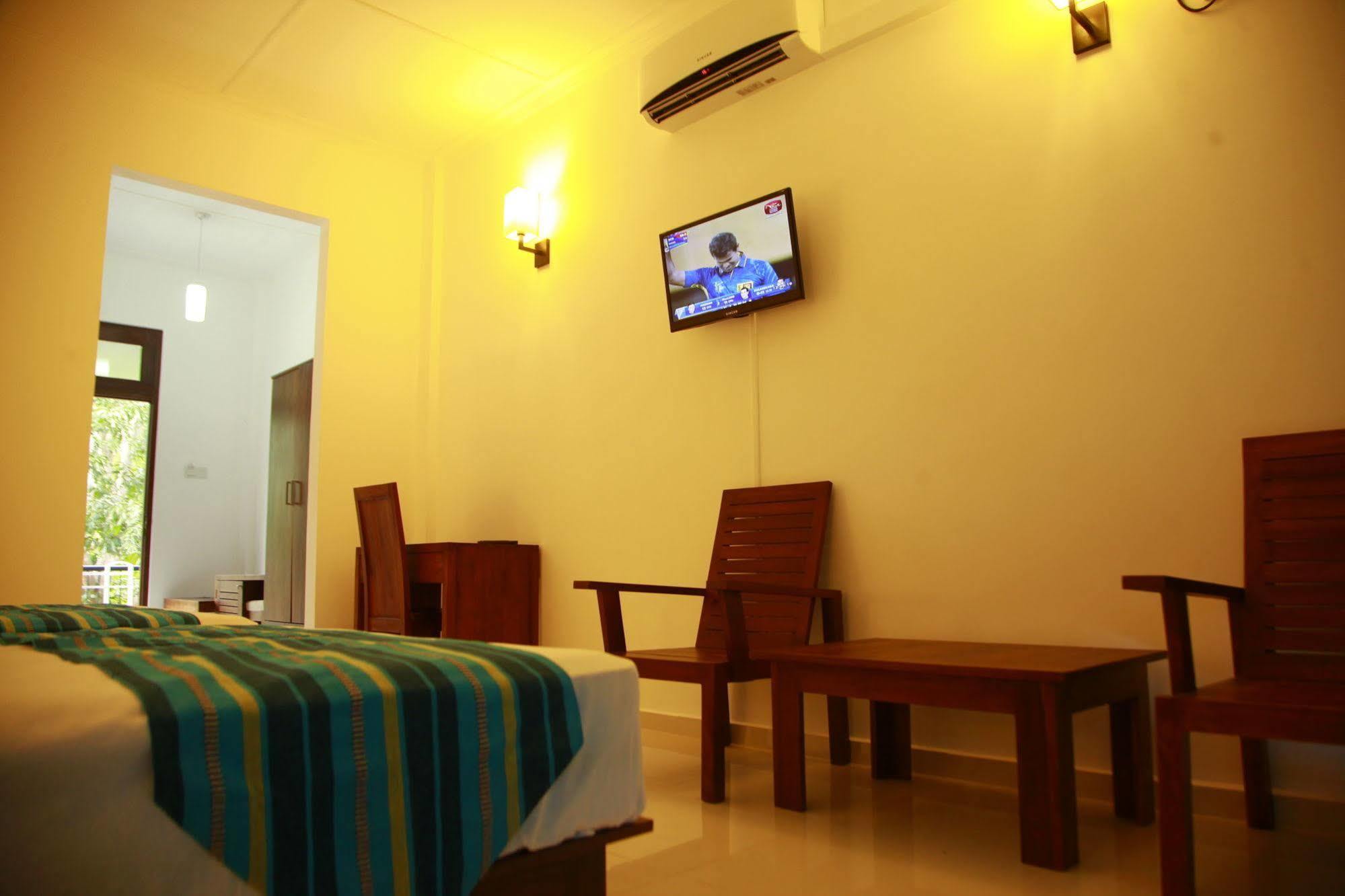Samwill Holiday Resort Kataragama Esterno foto