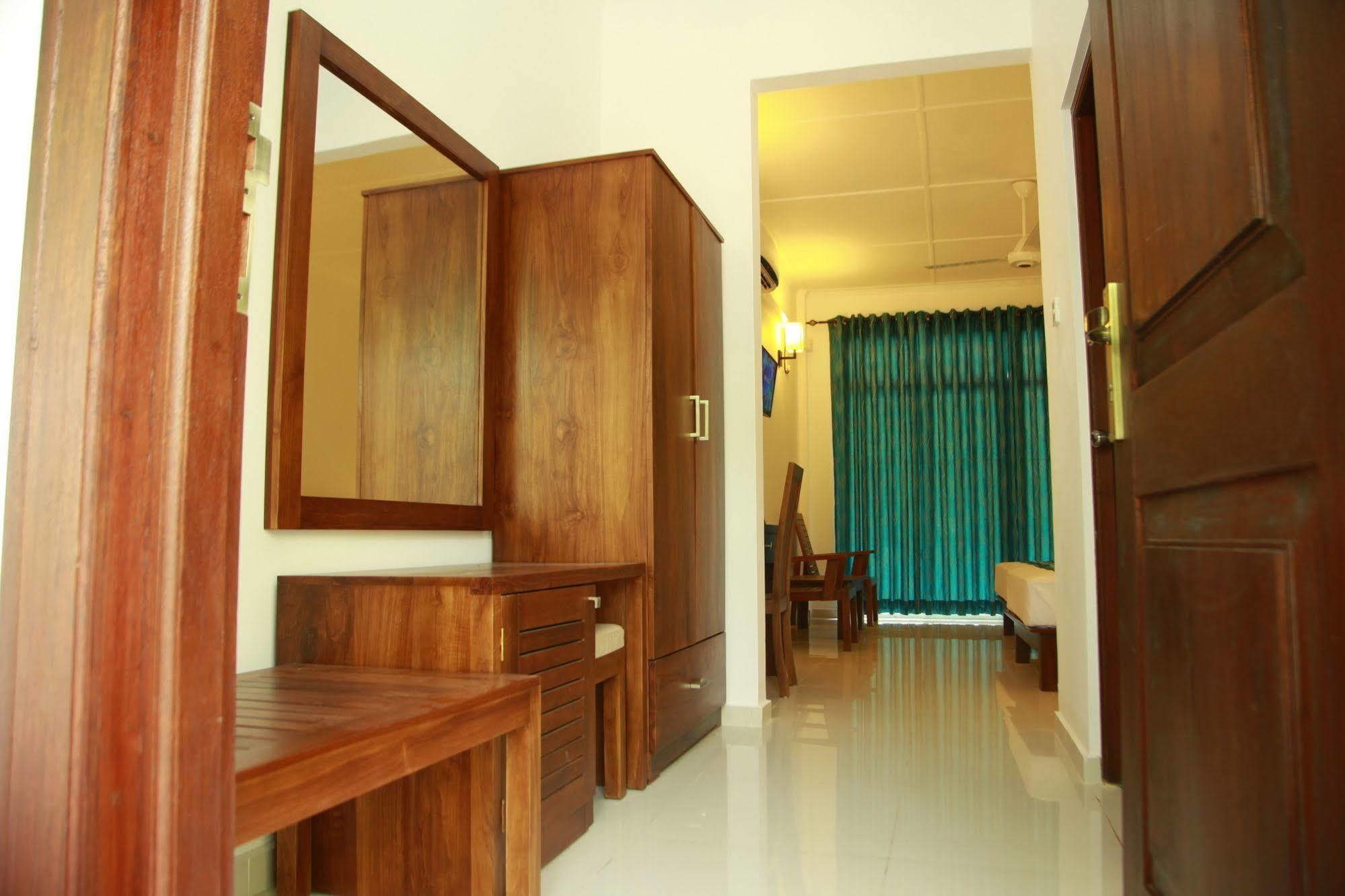 Samwill Holiday Resort Kataragama Esterno foto